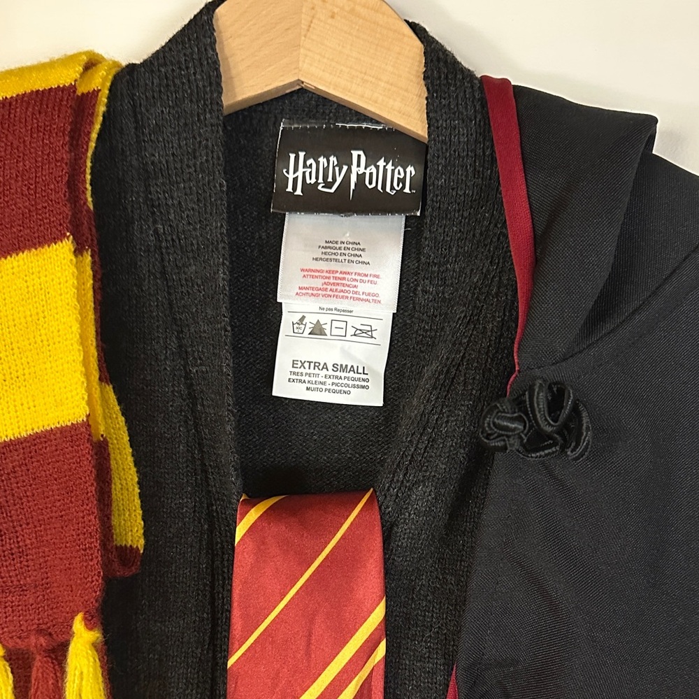 Premium Harry Potter 4-piece Gryffindor Robe Set size 6-8 - Picture 2 of 6